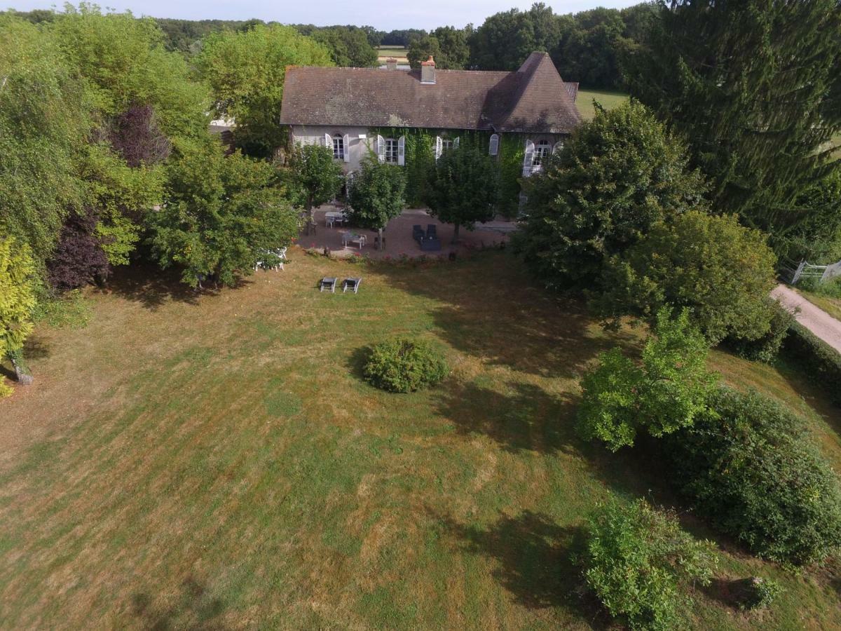 Le Domaine Du Mijarnier Bed & Breakfast Montbeugny Dış mekan fotoğraf