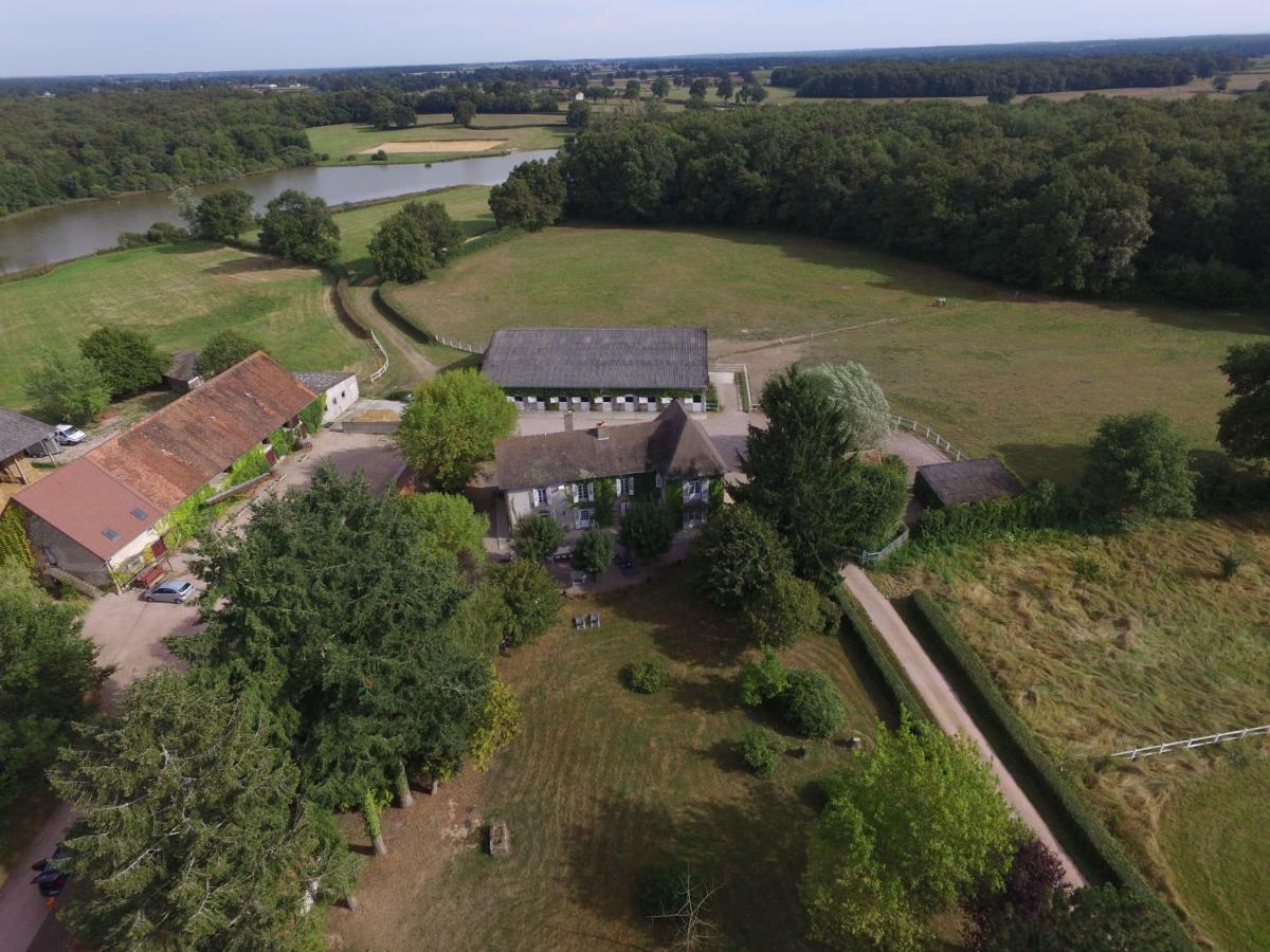 Le Domaine Du Mijarnier Bed & Breakfast Montbeugny Dış mekan fotoğraf